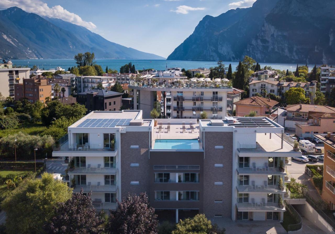 Aris Apartments & Sky Pool - Tonelli Hotels - Adult Friendly Riva del Garda Ngoại thất bức ảnh