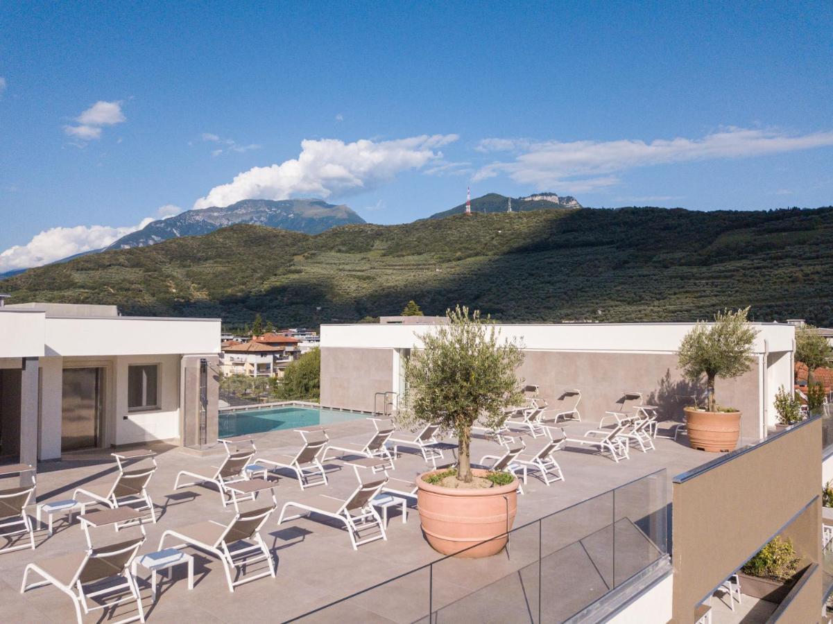 Aris Apartments & Sky Pool - Tonelli Hotels - Adult Friendly Riva del Garda Ngoại thất bức ảnh