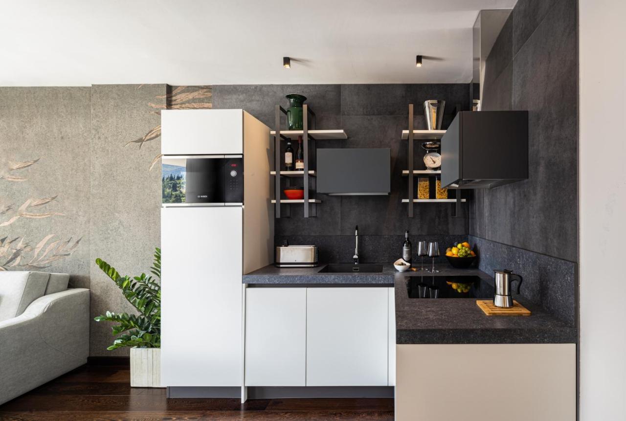 Aris Apartments & Sky Pool - Tonelli Hotels - Adult Friendly Riva del Garda Ngoại thất bức ảnh