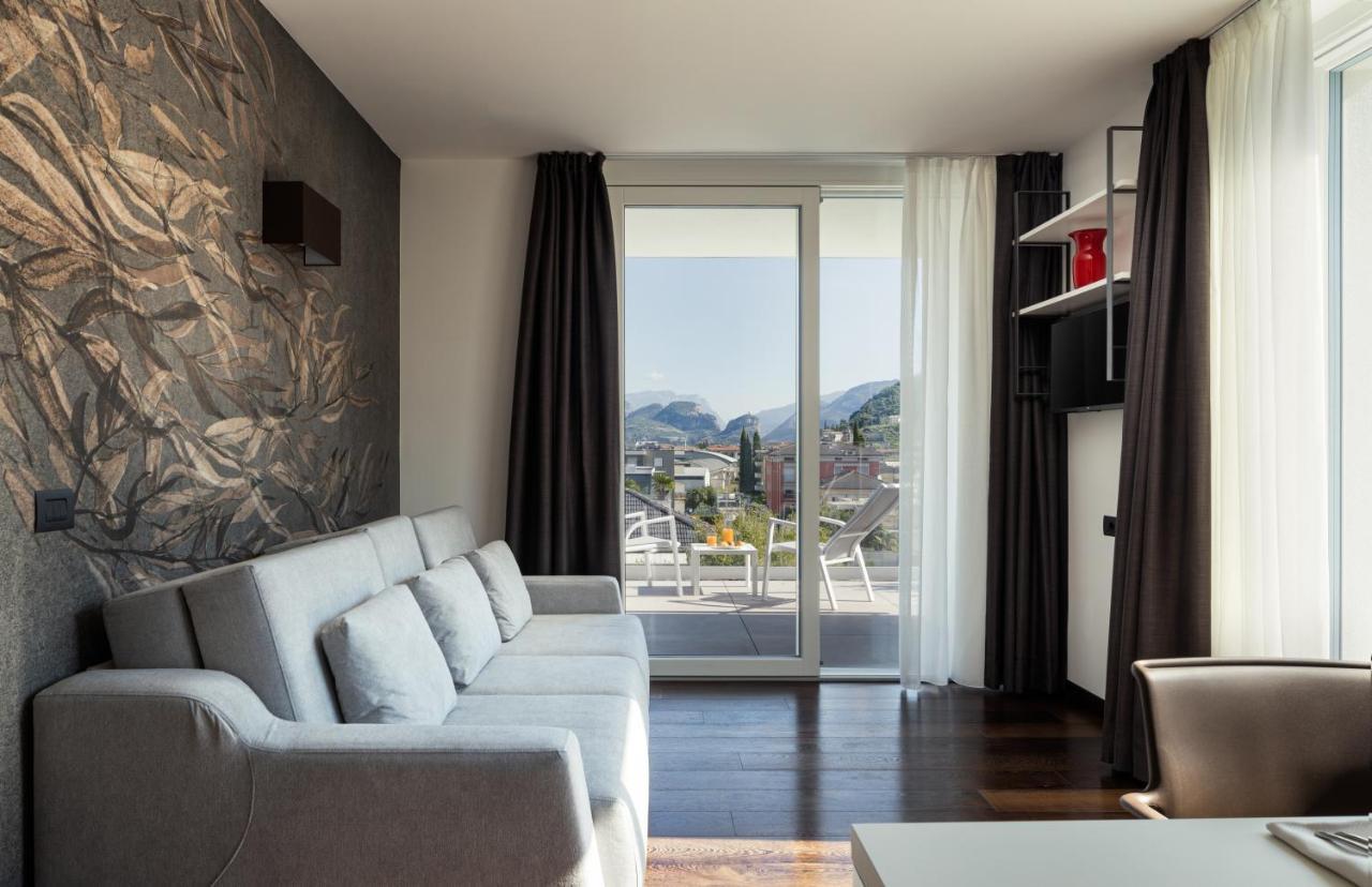Aris Apartments & Sky Pool - Tonelli Hotels - Adult Friendly Riva del Garda Ngoại thất bức ảnh