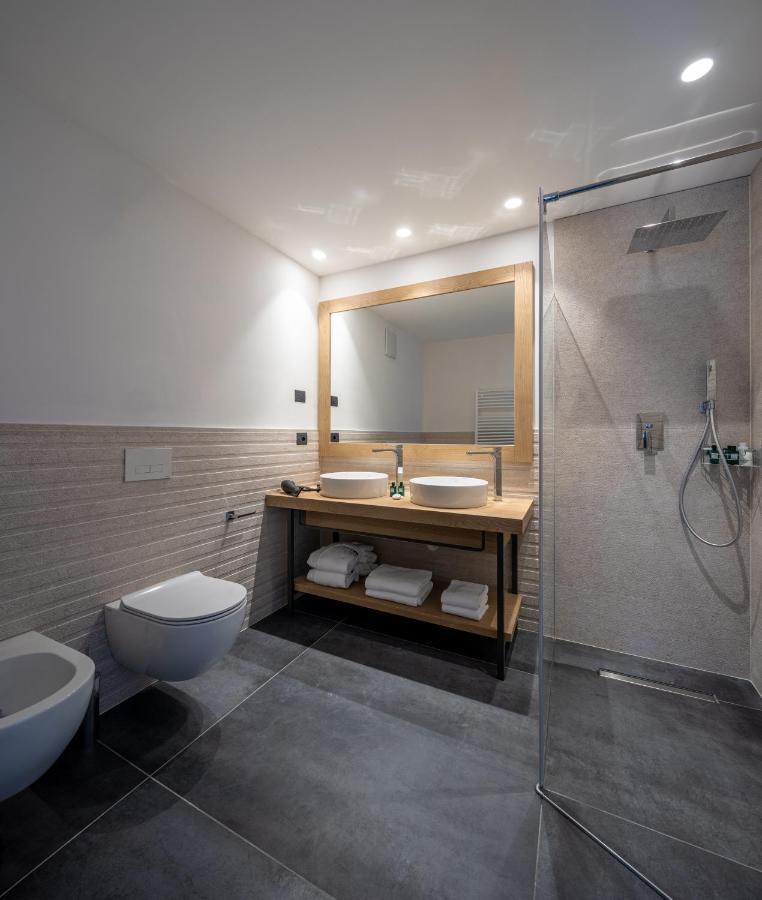 Aris Apartments & Sky Pool - Tonelli Hotels - Adult Friendly Riva del Garda Ngoại thất bức ảnh