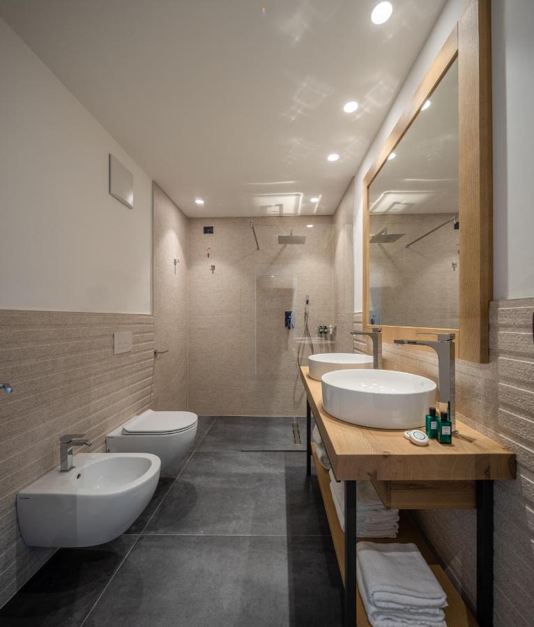 Aris Apartments & Sky Pool - Tonelli Hotels - Adult Friendly Riva del Garda Ngoại thất bức ảnh