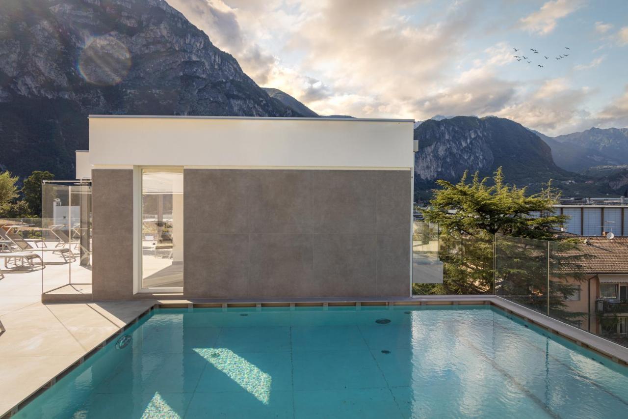Aris Apartments & Sky Pool - Tonelli Hotels - Adult Friendly Riva del Garda Ngoại thất bức ảnh