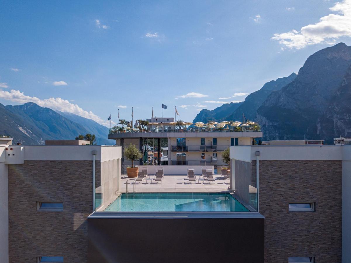 Aris Apartments & Sky Pool - Tonelli Hotels - Adult Friendly Riva del Garda Ngoại thất bức ảnh