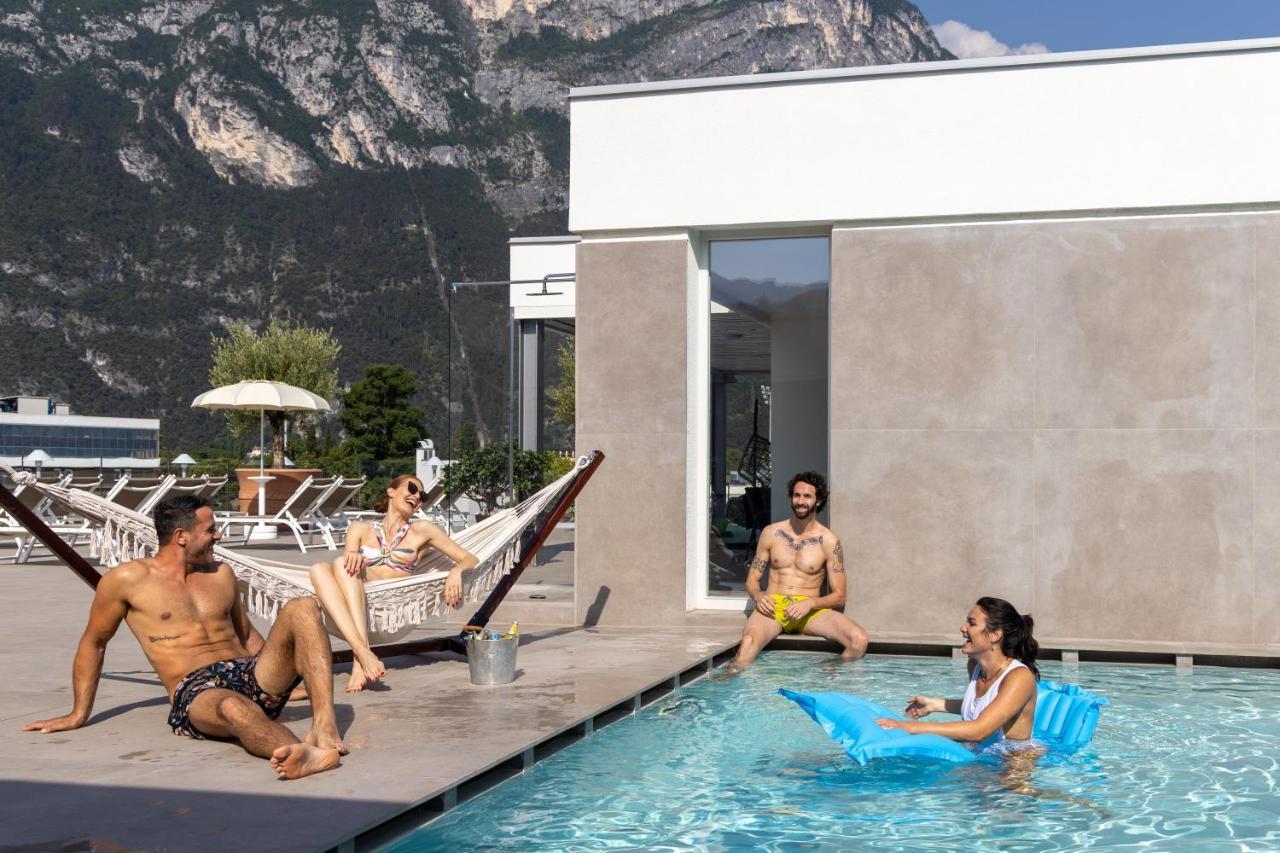 Aris Apartments & Sky Pool - Tonelli Hotels - Adult Friendly Riva del Garda Ngoại thất bức ảnh