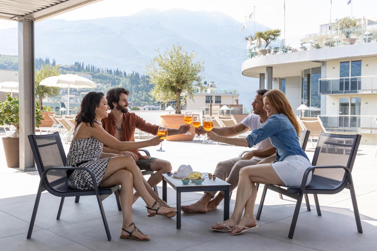 Aris Apartments & Sky Pool - Tonelli Hotels - Adult Friendly Riva del Garda Ngoại thất bức ảnh