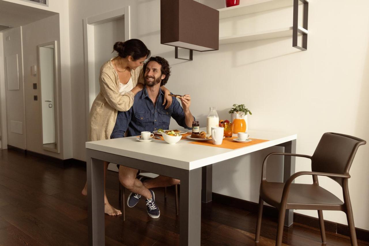 Aris Apartments & Sky Pool - Tonelli Hotels - Adult Friendly Riva del Garda Ngoại thất bức ảnh