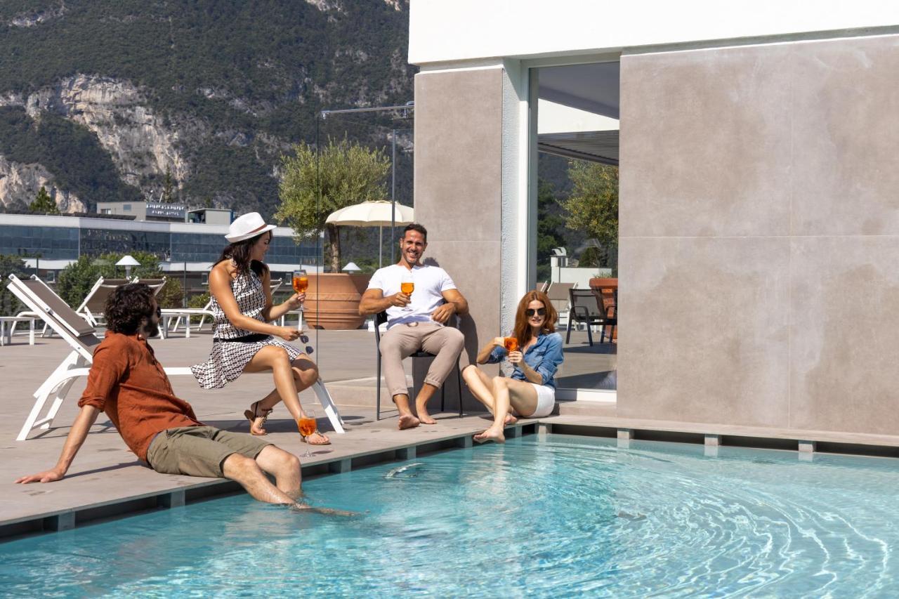 Aris Apartments & Sky Pool - Tonelli Hotels - Adult Friendly Riva del Garda Ngoại thất bức ảnh