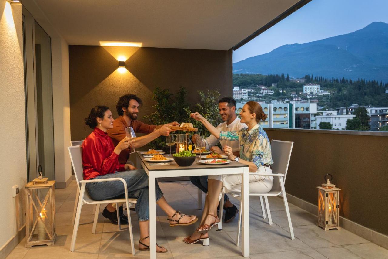 Aris Apartments & Sky Pool - Tonelli Hotels - Adult Friendly Riva del Garda Ngoại thất bức ảnh