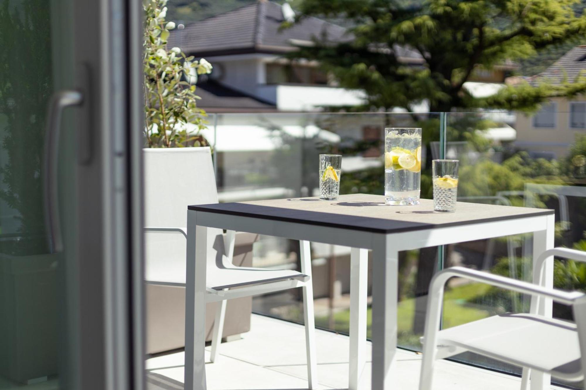 Aris Apartments & Sky Pool - Tonelli Hotels - Adult Friendly Riva del Garda Ngoại thất bức ảnh