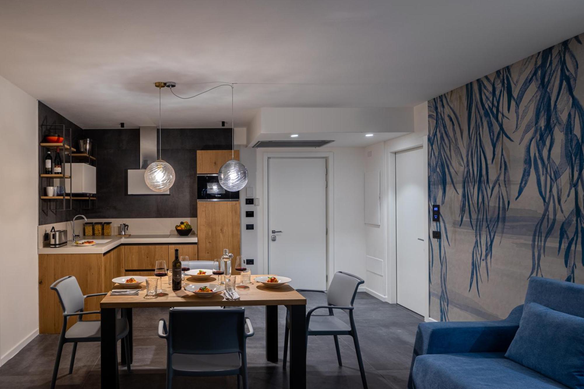 Aris Apartments & Sky Pool - Tonelli Hotels - Adult Friendly Riva del Garda Ngoại thất bức ảnh