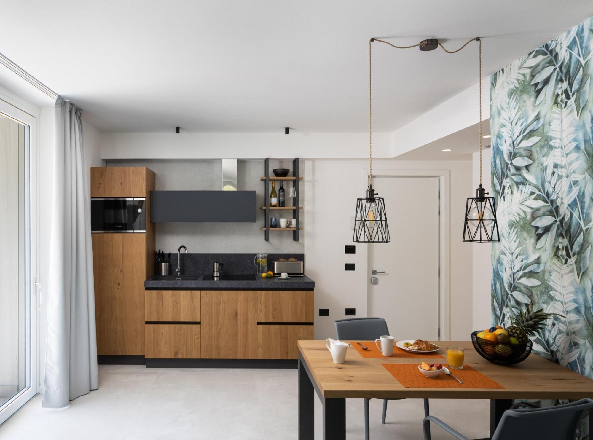 Aris Apartments & Sky Pool - Tonelli Hotels - Adult Friendly Riva del Garda Phòng bức ảnh