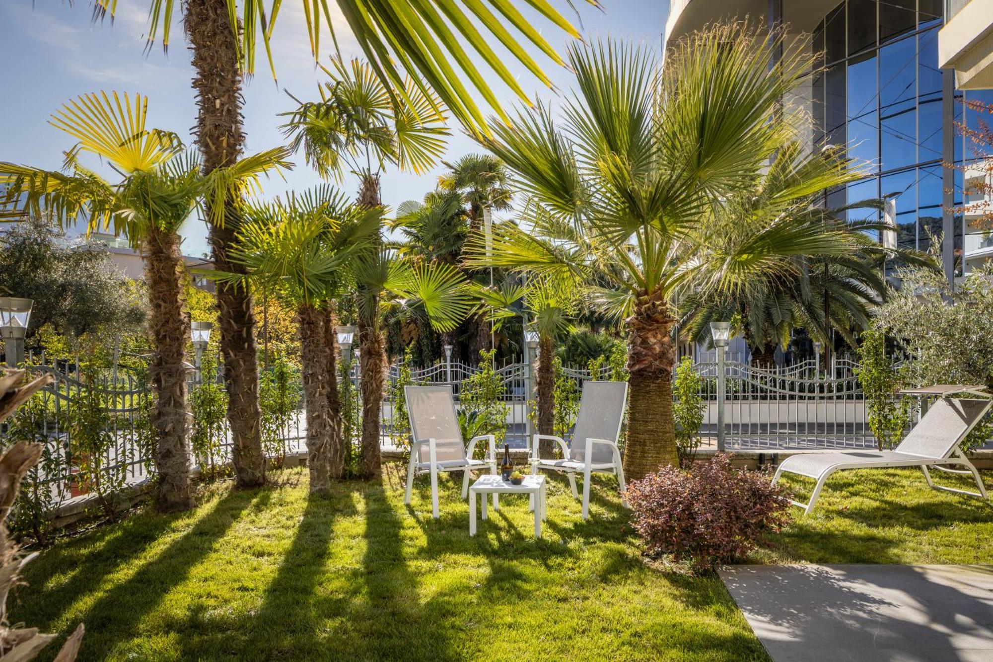 Aris Apartments & Sky Pool - Tonelli Hotels - Adult Friendly Riva del Garda Phòng bức ảnh