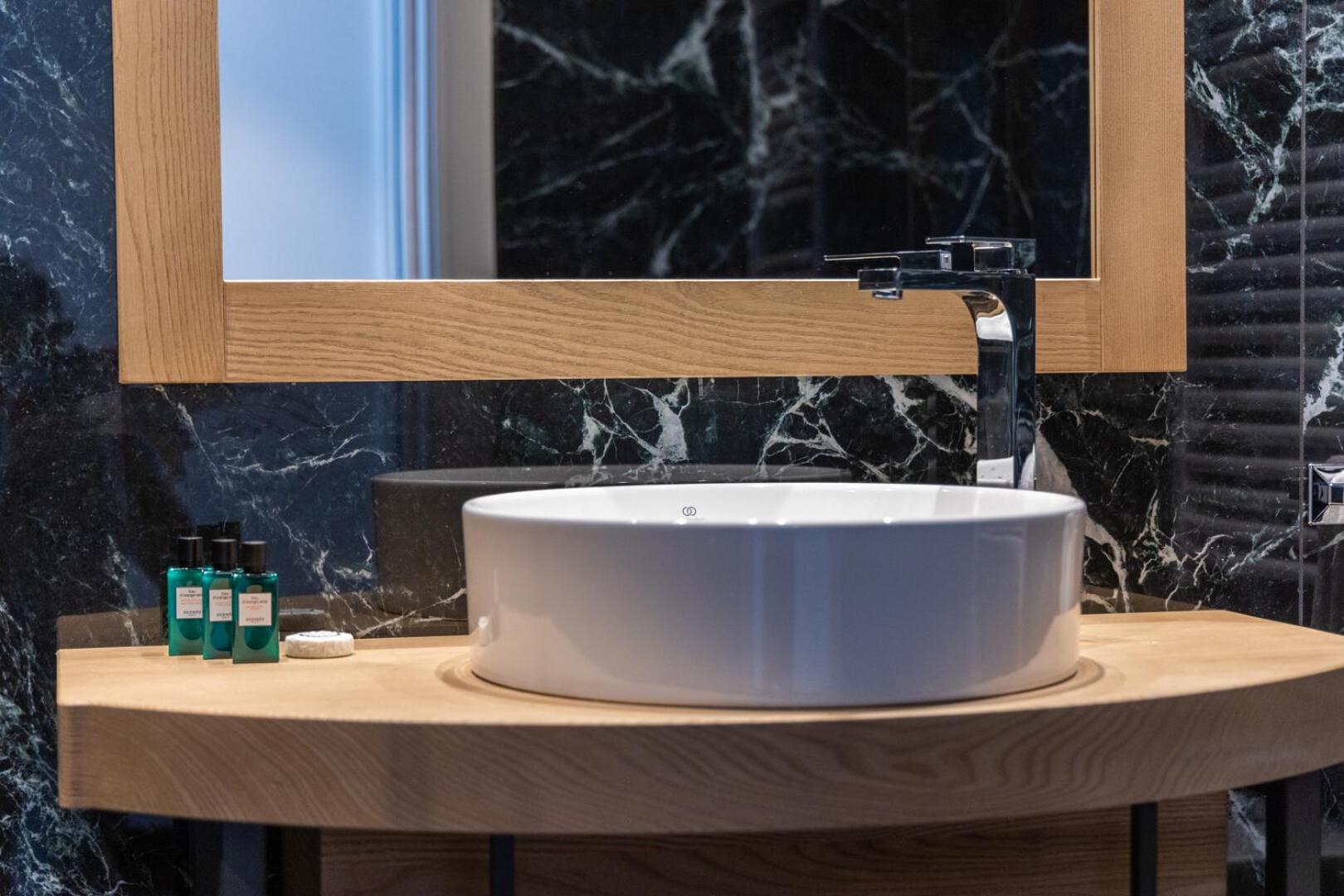 Aris Apartments & Sky Pool - Tonelli Hotels - Adult Friendly Riva del Garda Phòng bức ảnh