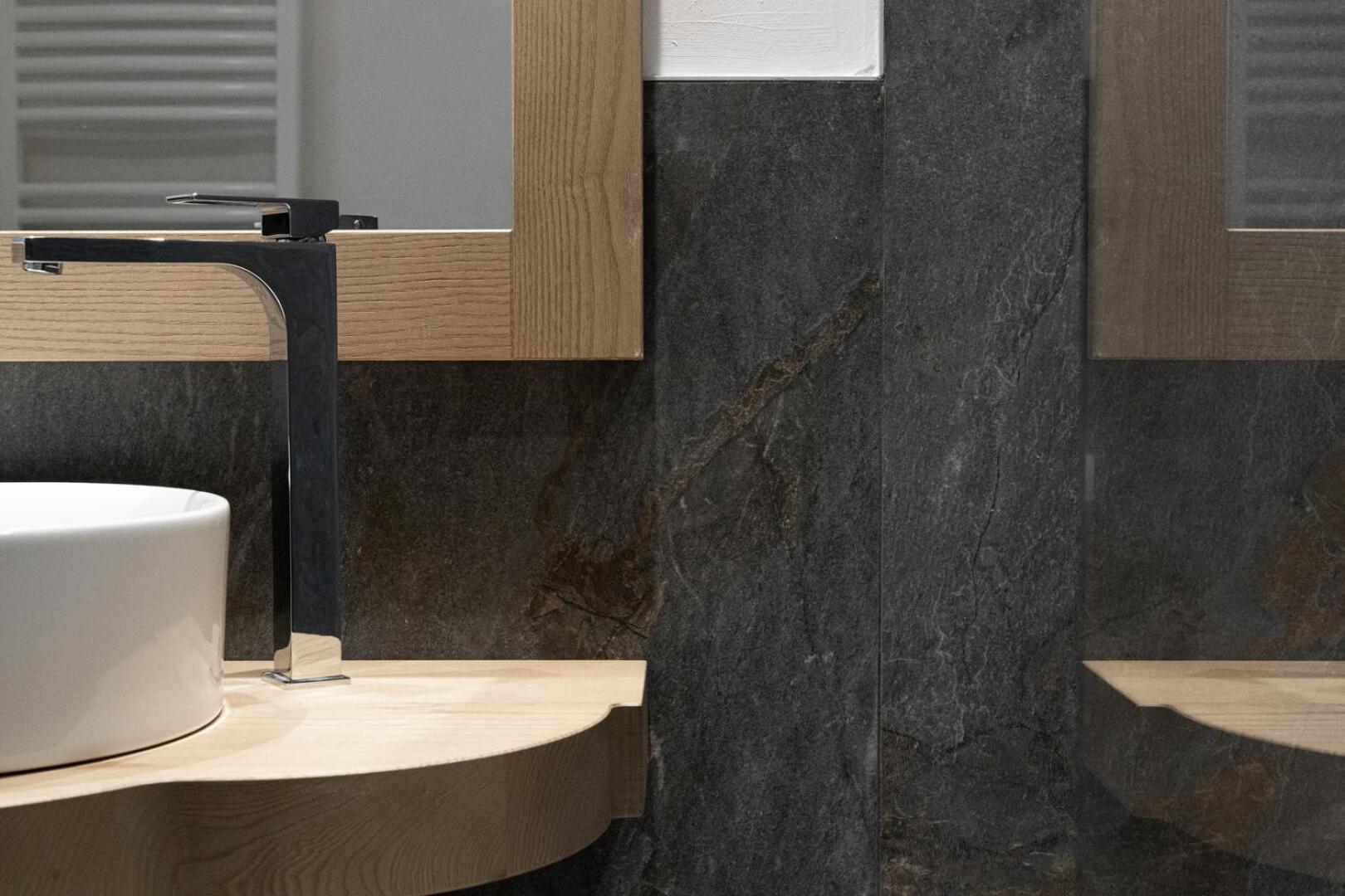 Aris Apartments & Sky Pool - Tonelli Hotels - Adult Friendly Riva del Garda Ngoại thất bức ảnh